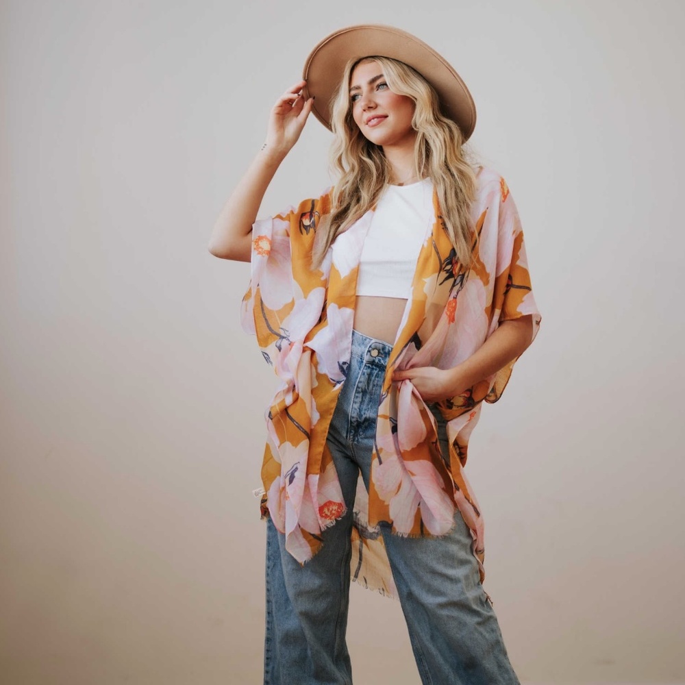 NWT BIG FLOWER PRINT KIMONO